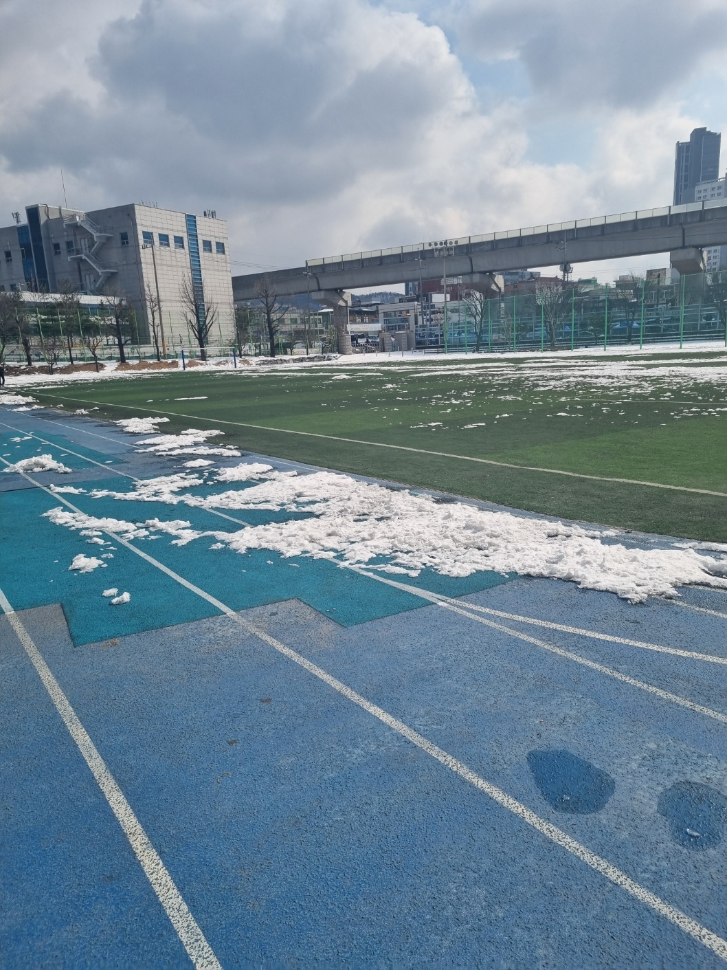 용인초등학교 운동장 2