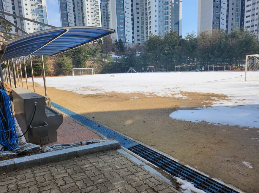 석현초등학교 운동장 1