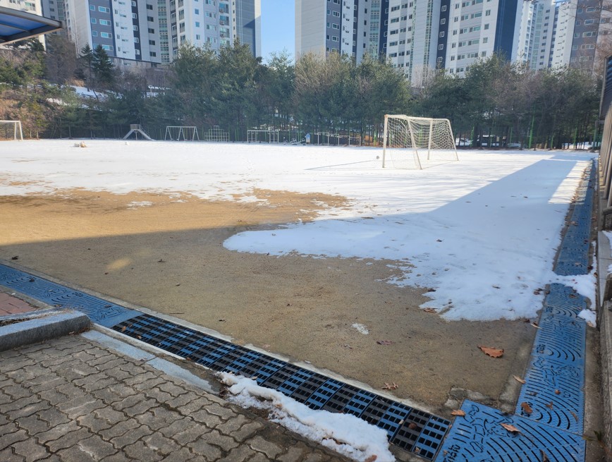 석현초등학교 운동장 2