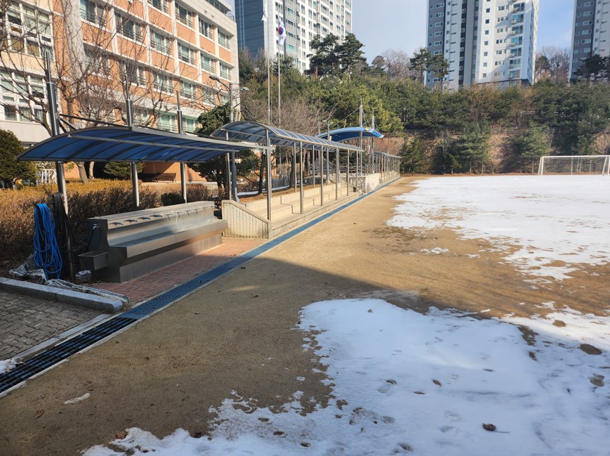 석현초등학교 운동장 4