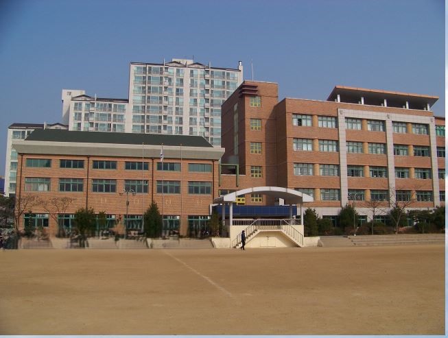 이현중학교 운동장 1