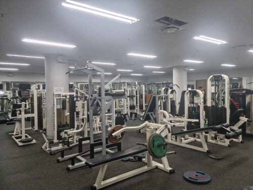 실내체육관 지하 헬스장 1