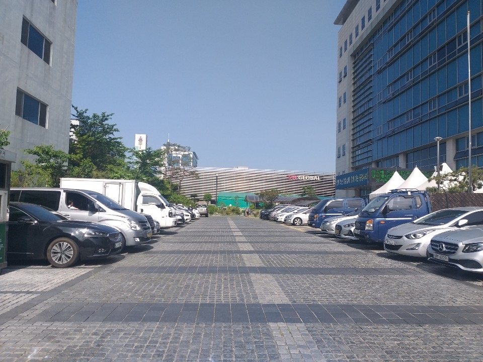 북부산세무서 본관앞…