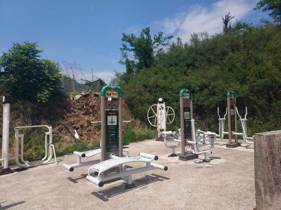야외운동기구(무주읍 향산마을뒤커브길) 2