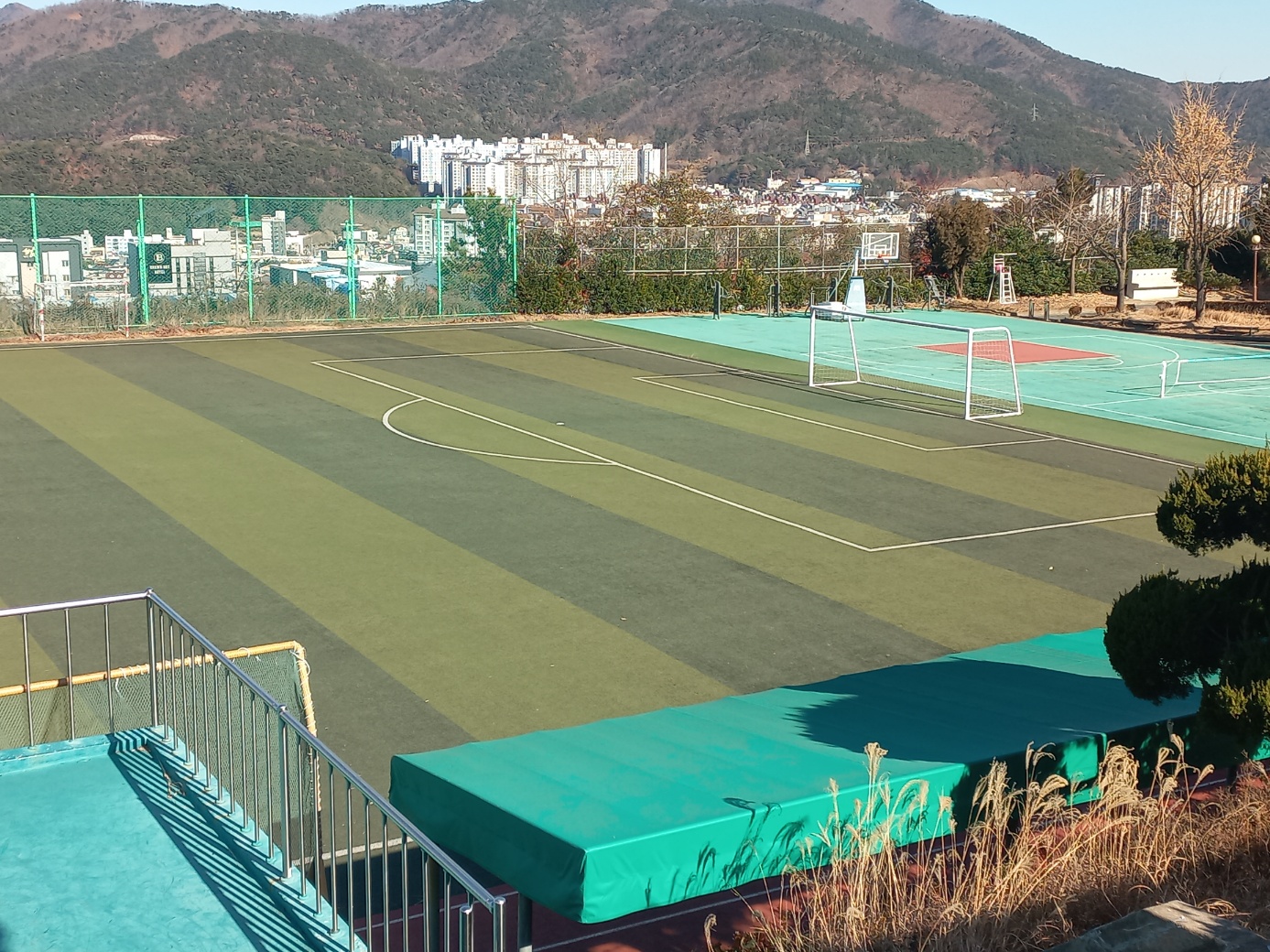 한국폴리텍대학동부산캠퍼스 운동장 1