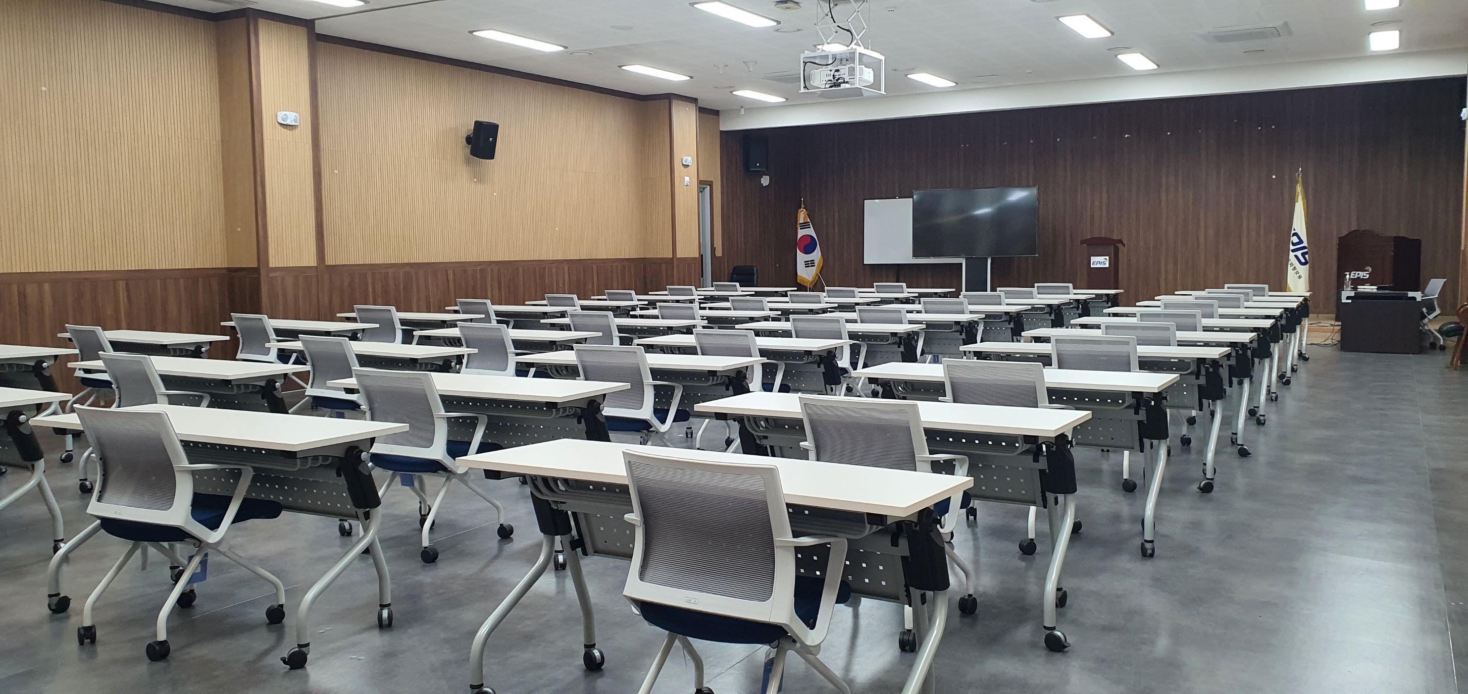 본사 1층 대강당 1