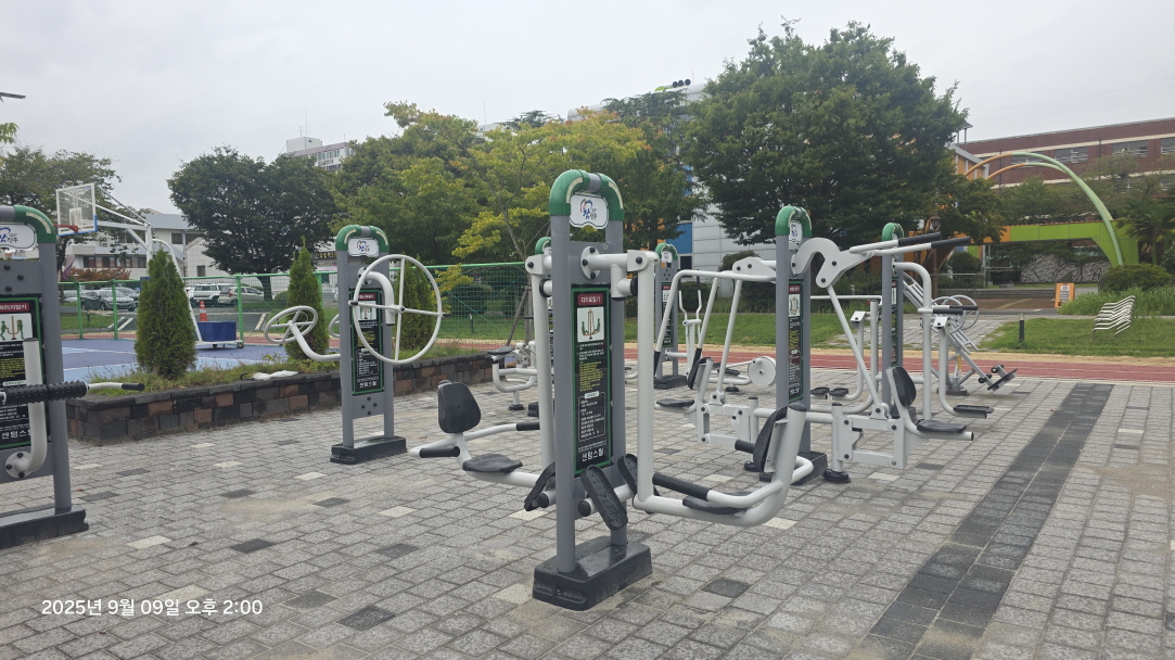 한국폴리텍대학 진주캠퍼스 운동장 5