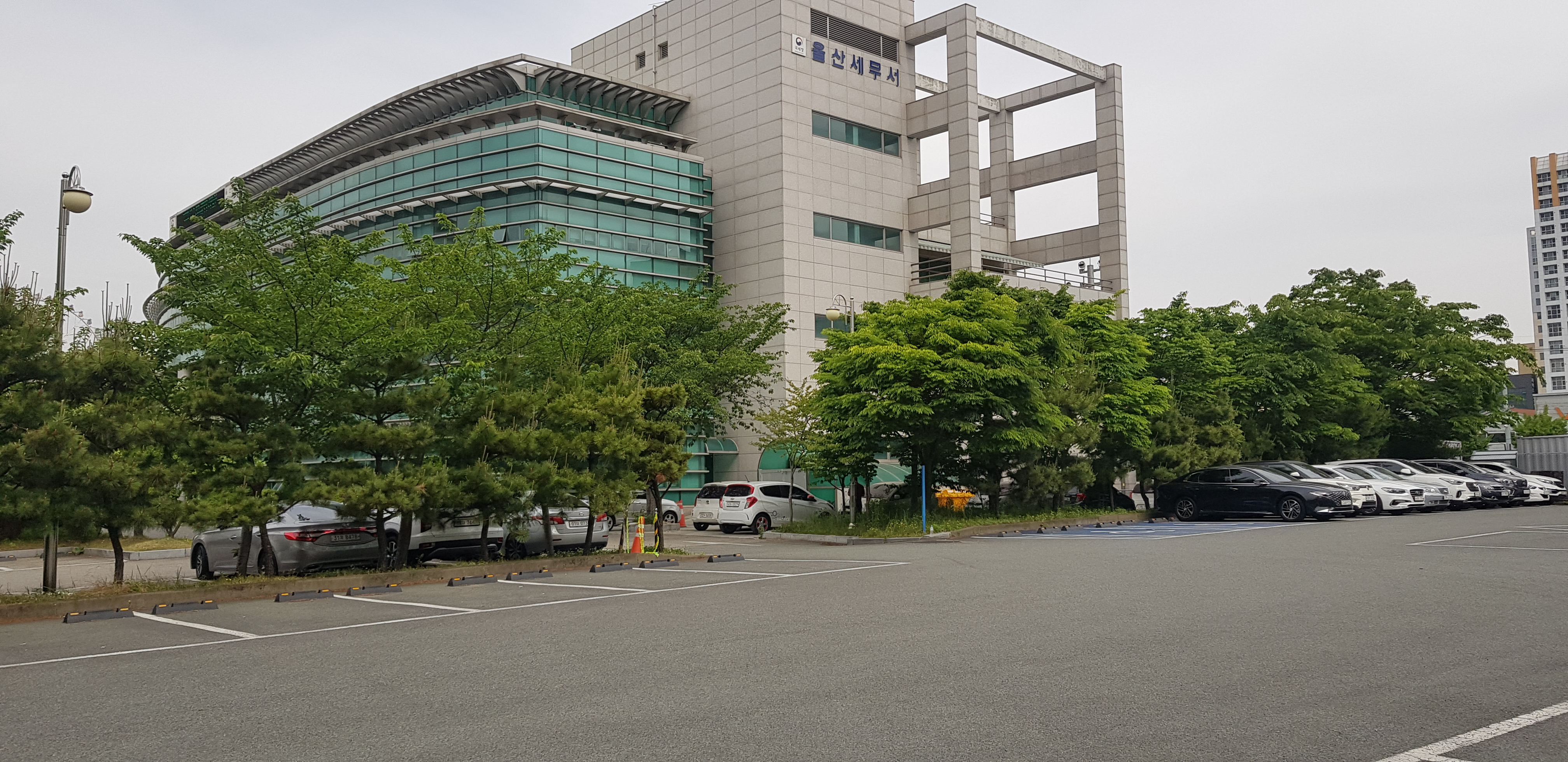 울산세무서 본관앞 2