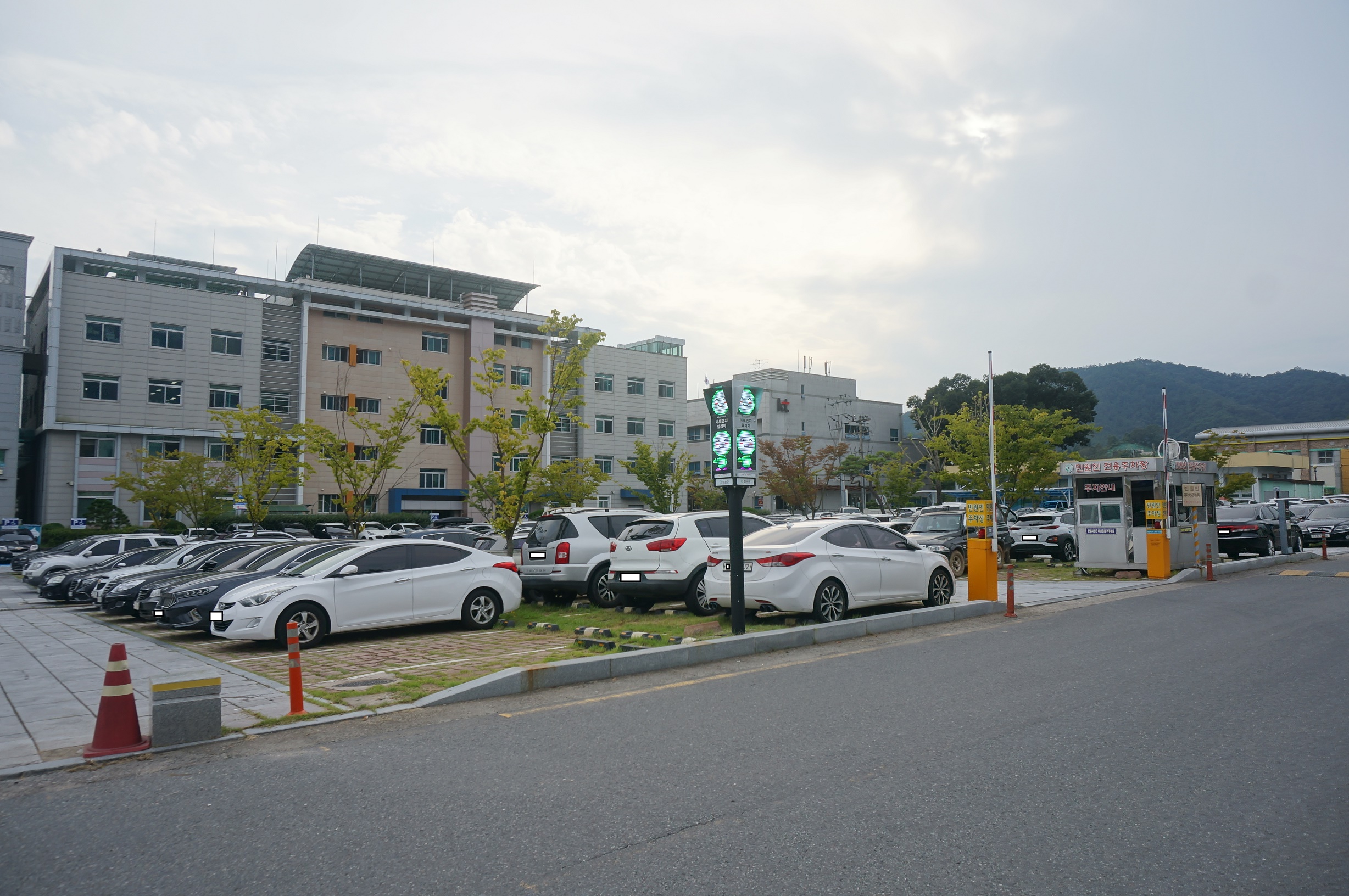 화순군청 본관후면 주차장 2