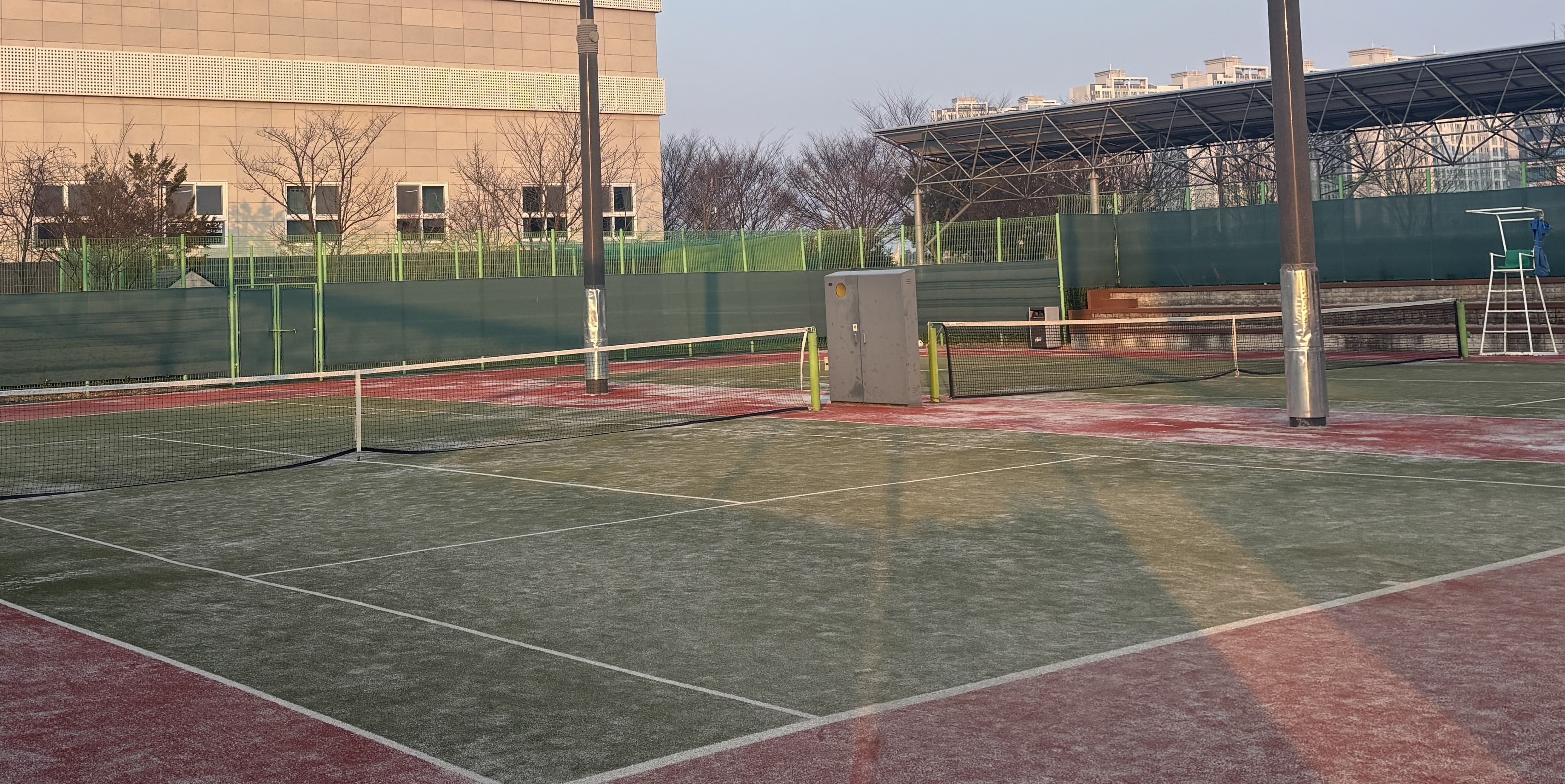 본사 테니스장 1
