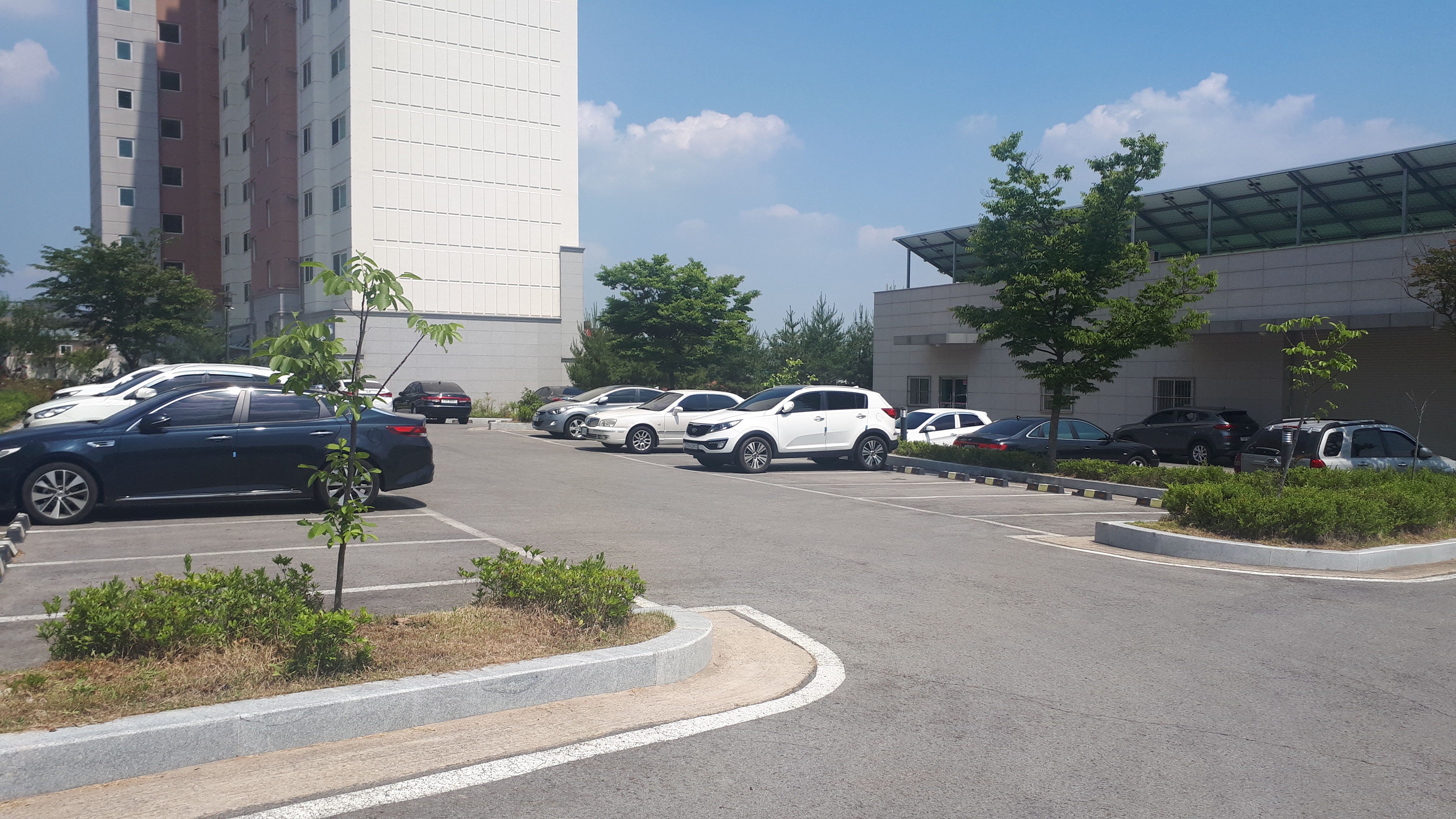 한국농어촌공사 구미김천지사 본관앞 2