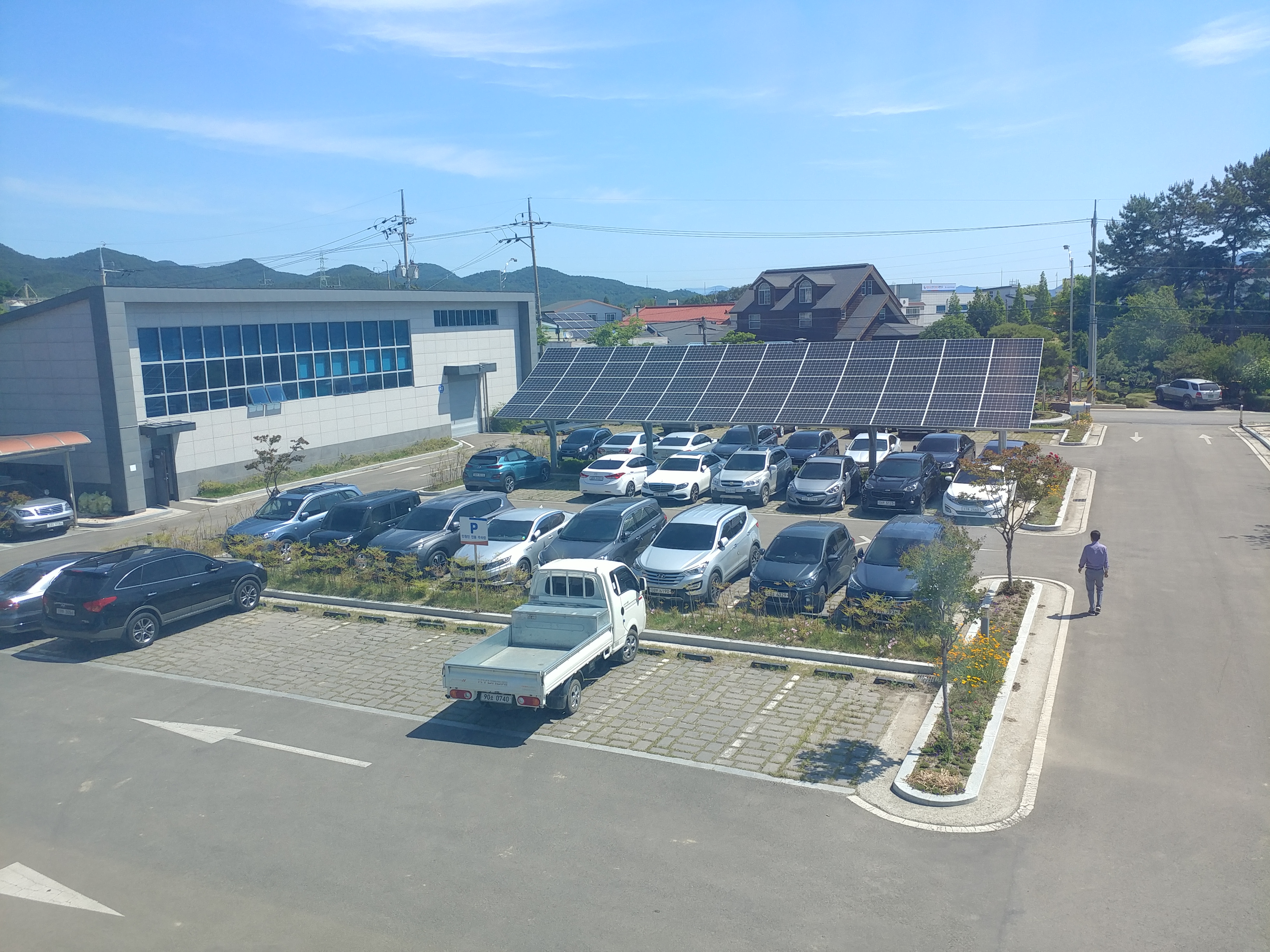 한국농어촌공사 고성통영거제지사 본관 앞 1