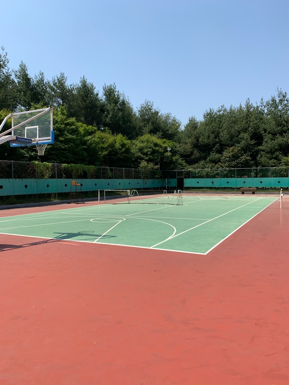 한국도로공사 부안지사 사옥 정면(테니스장) 1