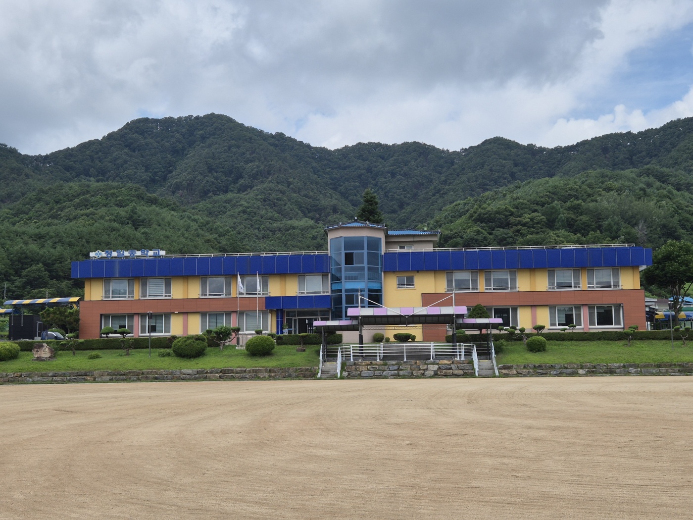 청일중학교 운동장 1