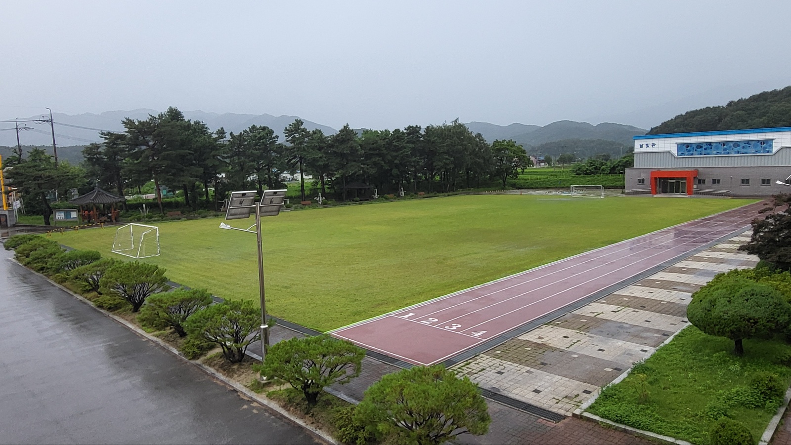 광산초등학교 천연잔디 운동장 1