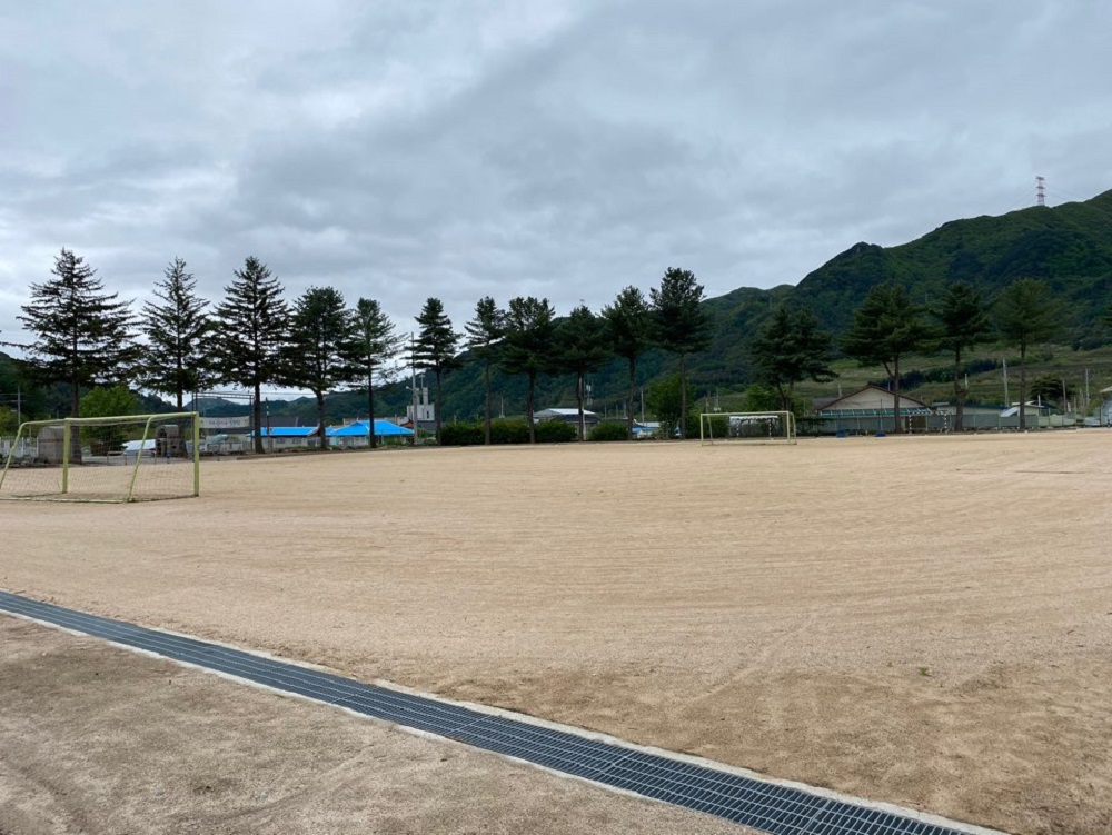 신리초등학교 운동장 1