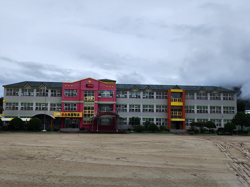 유촌초등학교 운동장 1