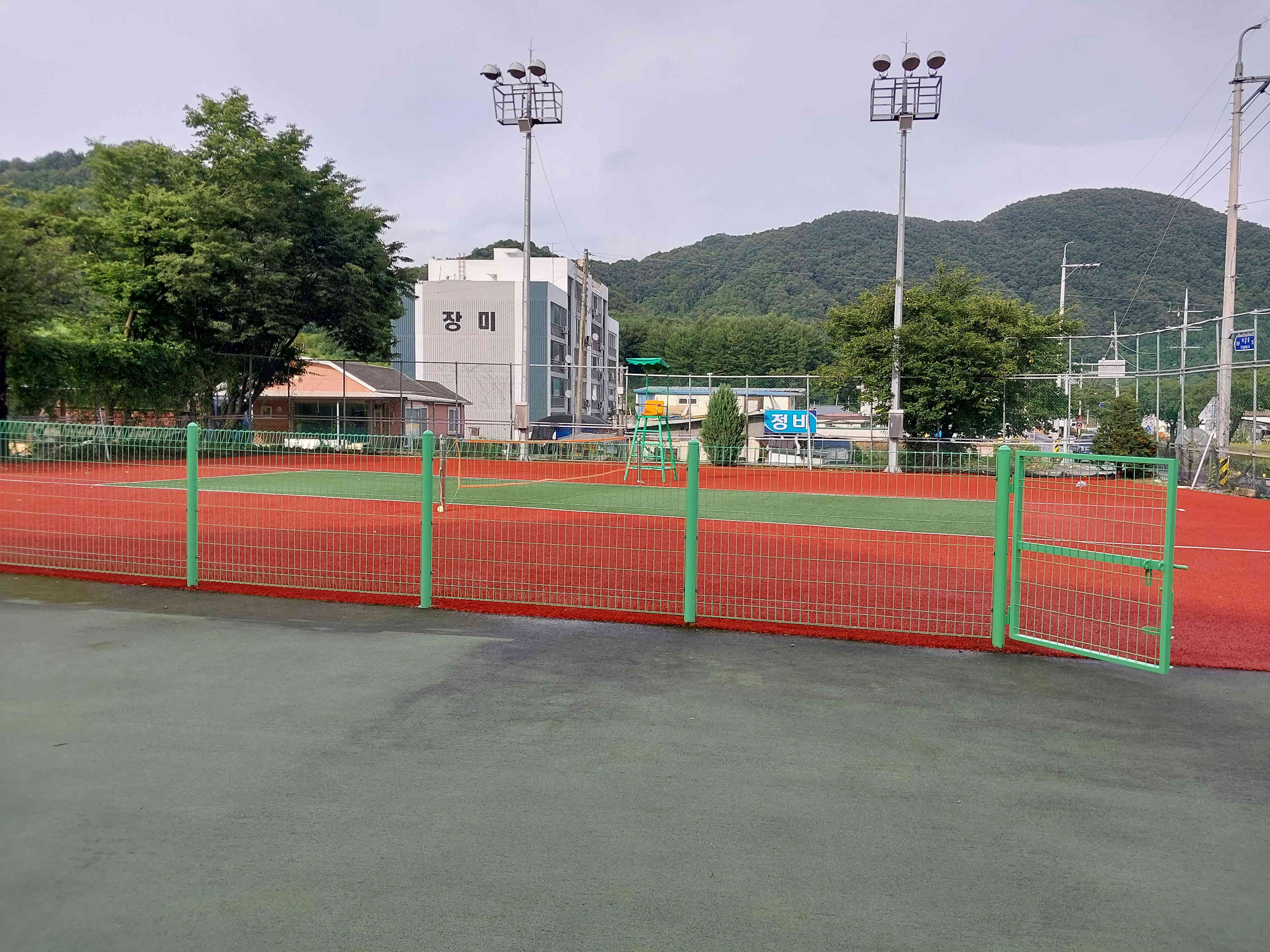 신천초등학교 족구장 1