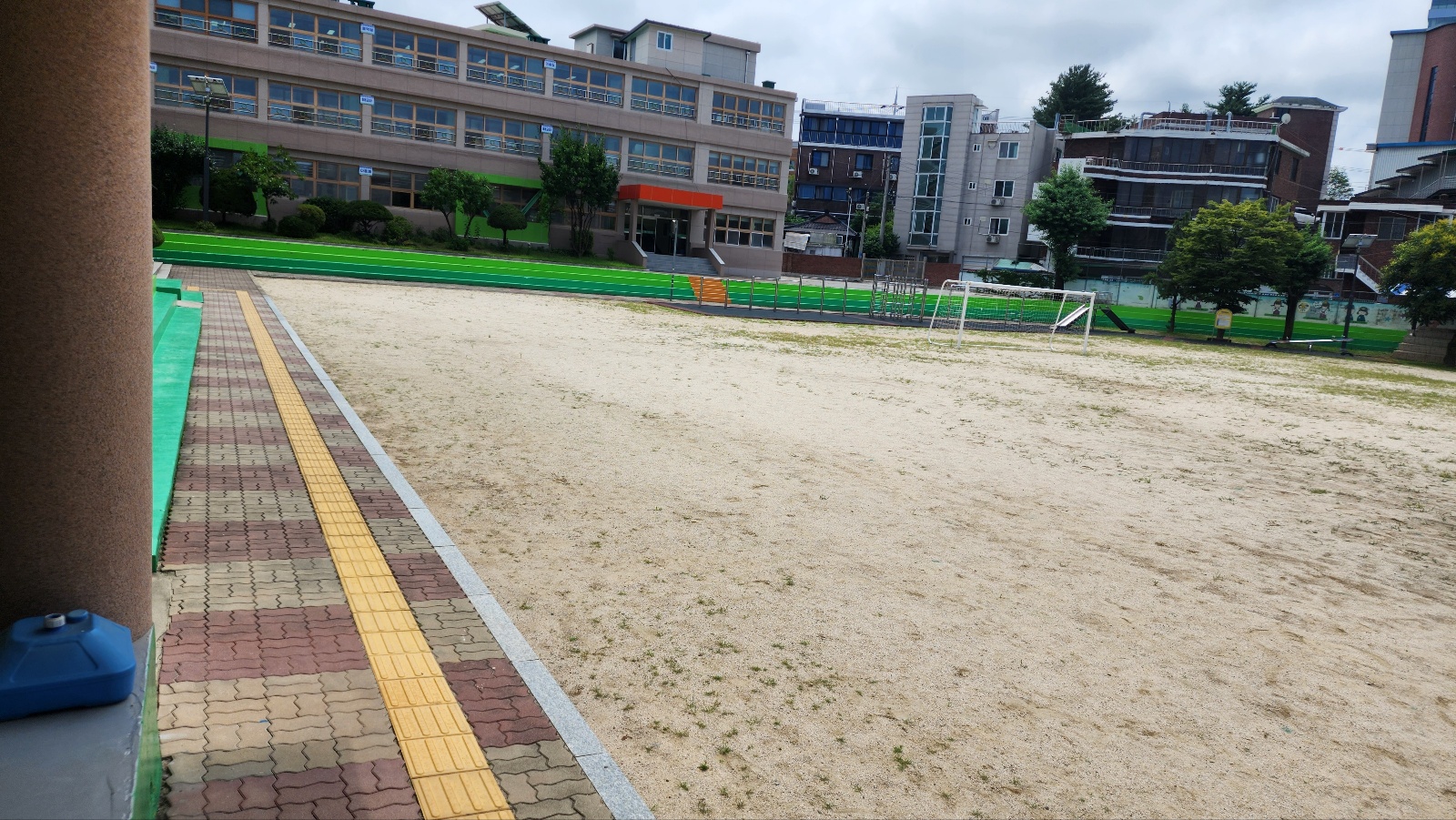 효제초등학교 운동장 1