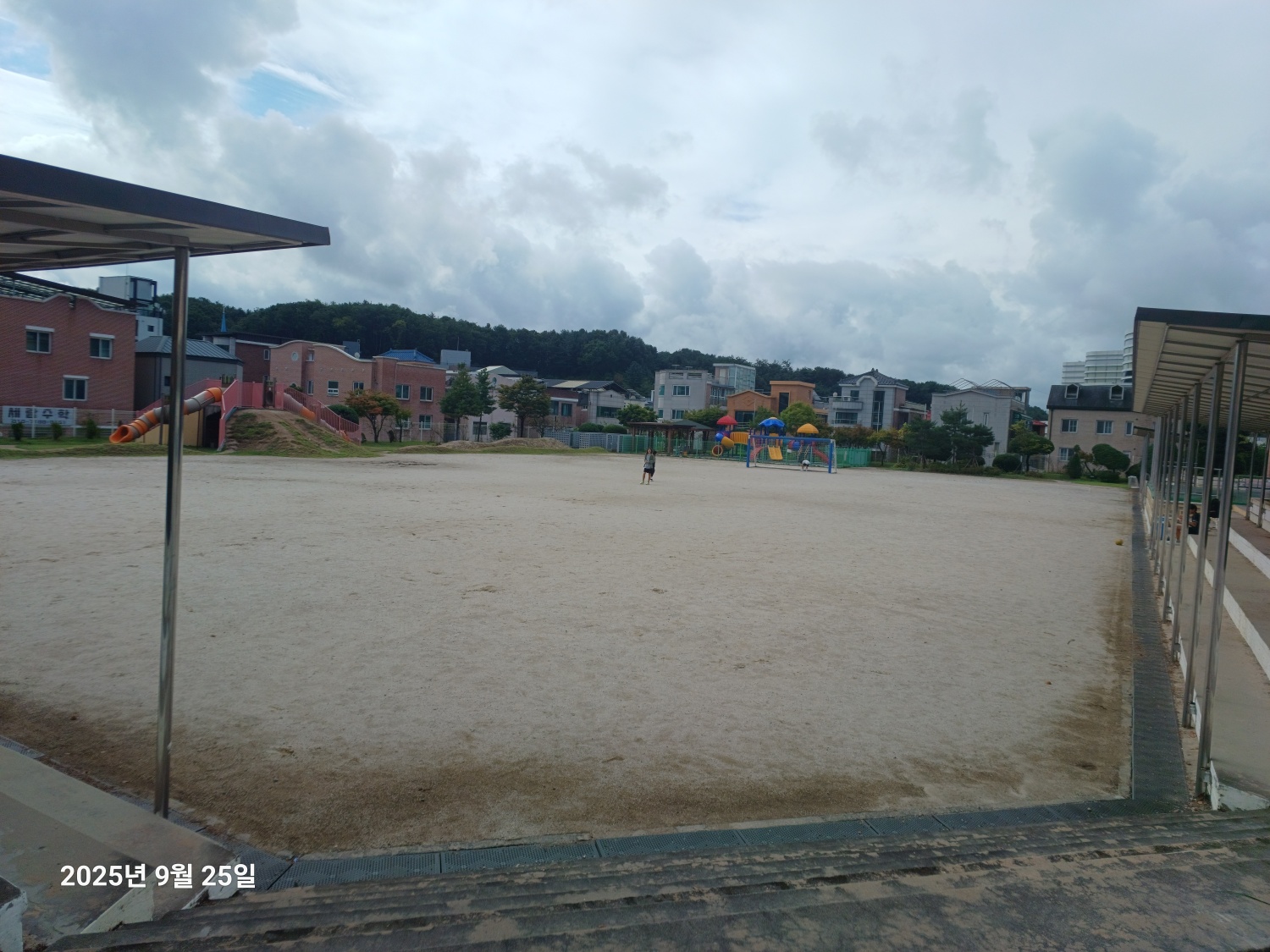우석초등학교 운동장 1