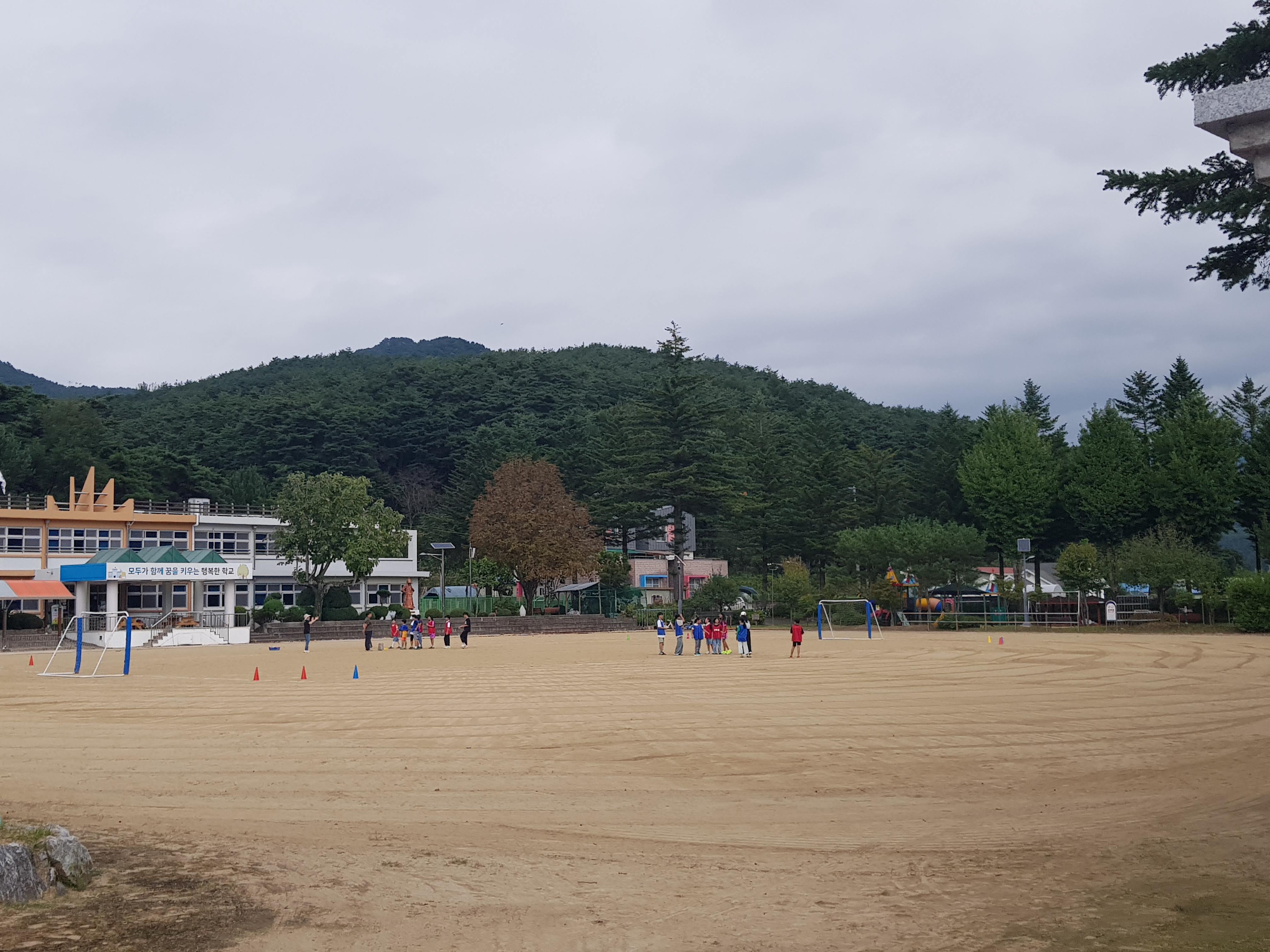 안미초등학교 운동장 1