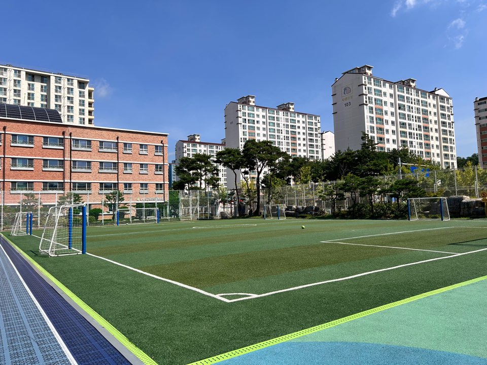 장학초등학교 운동장 1