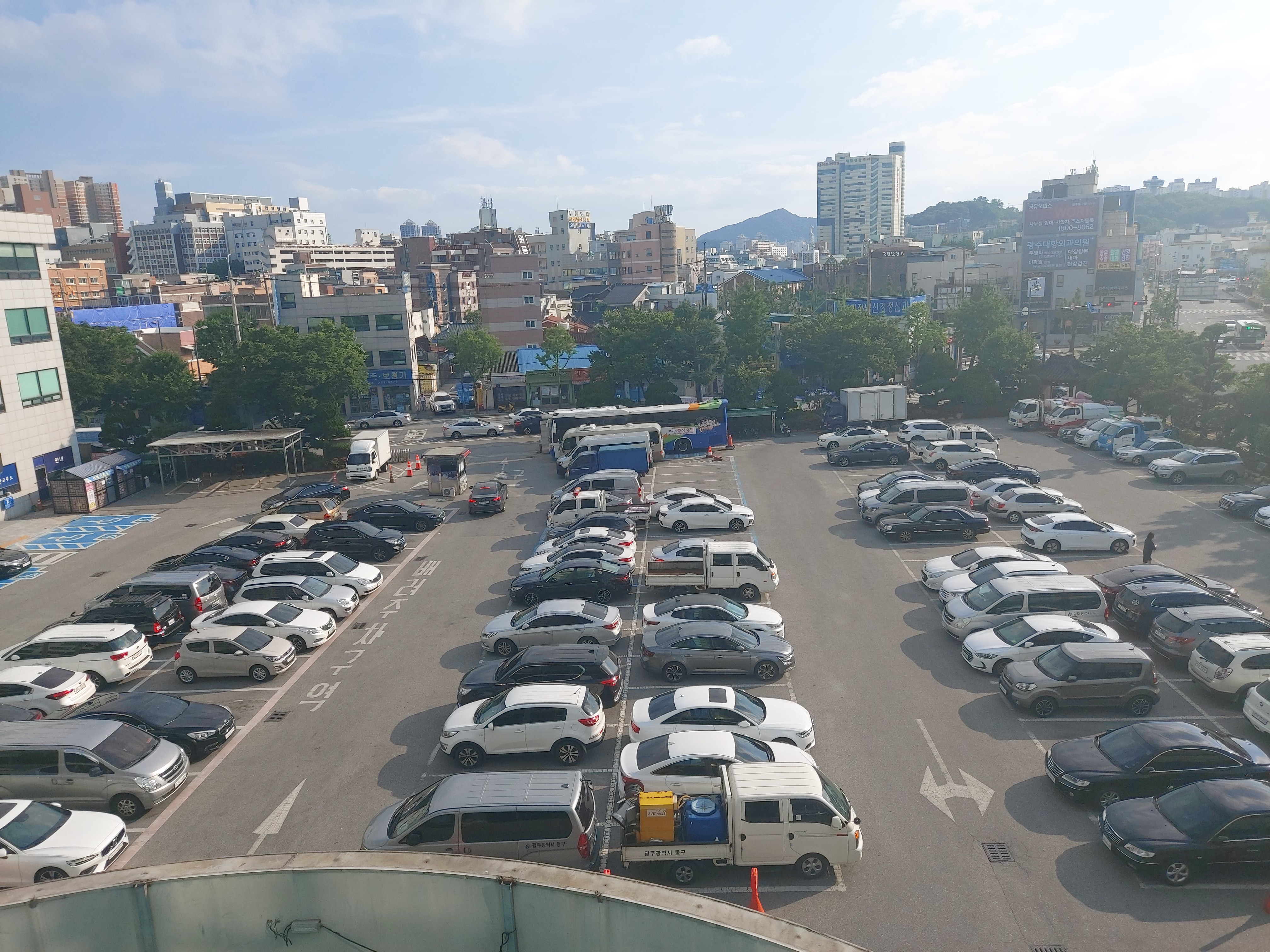 동구청주차장 야외