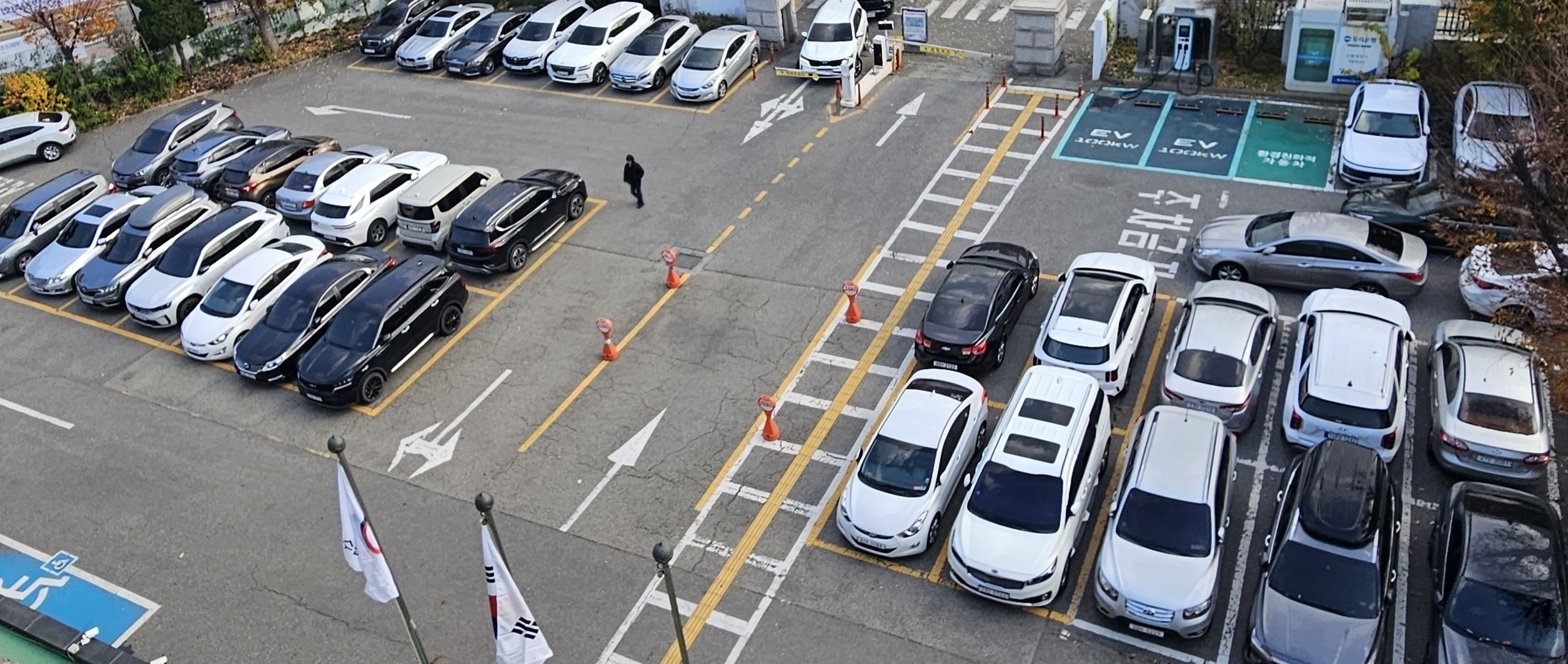 수원세무서 주차장 1