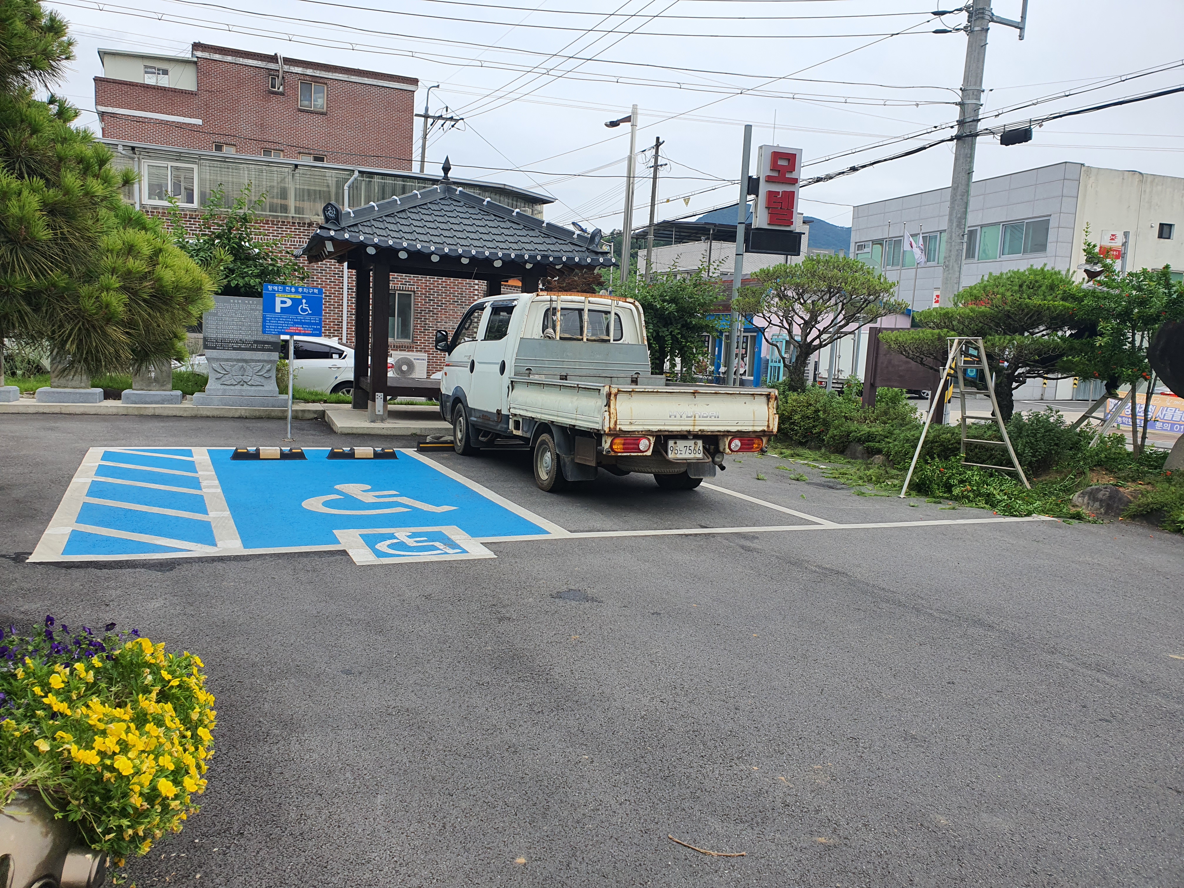 석곡면행정복지센터 본관 앞(주차장) 2