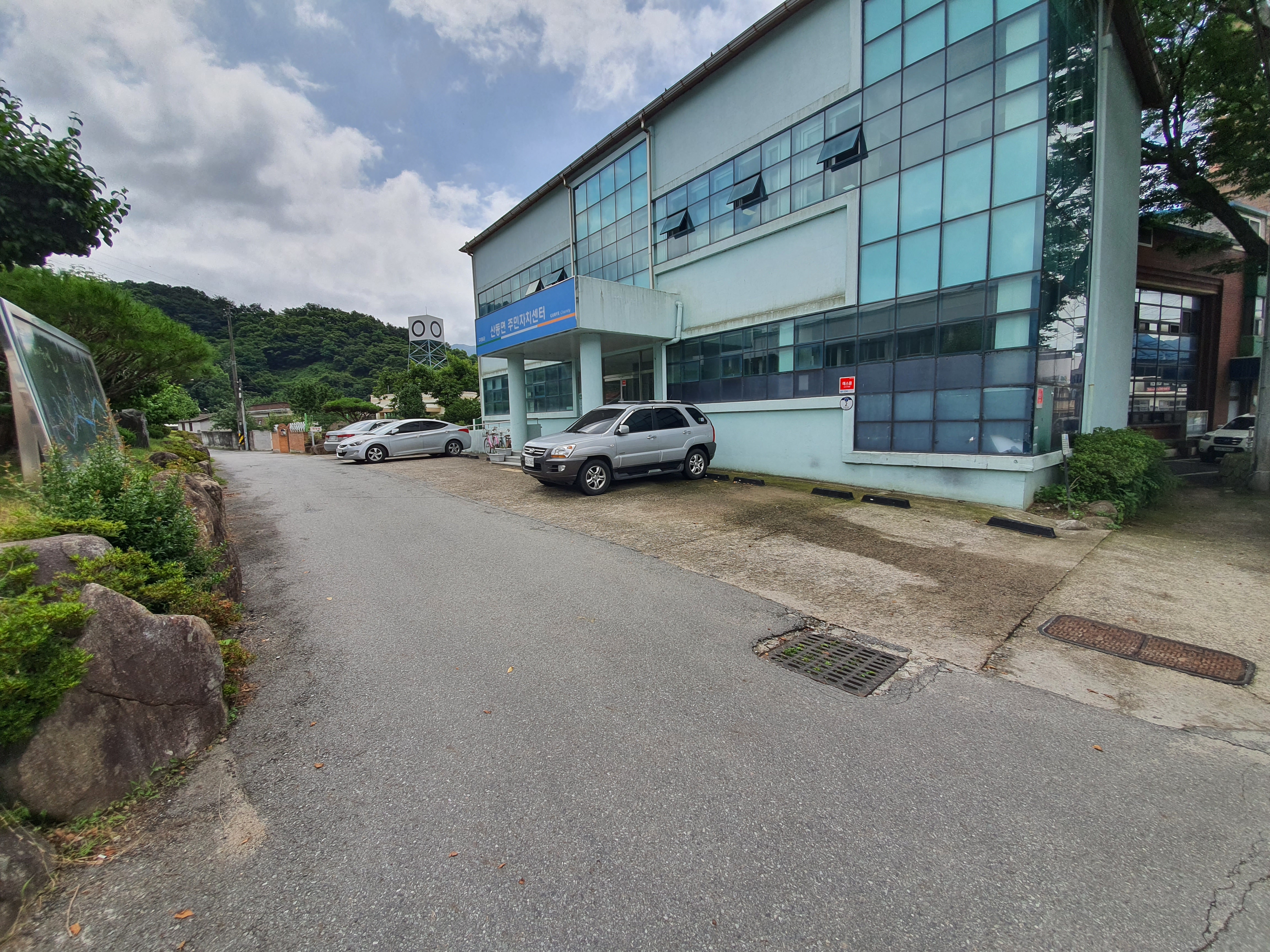 산동면주민자치센터 본관앞 주차장 1