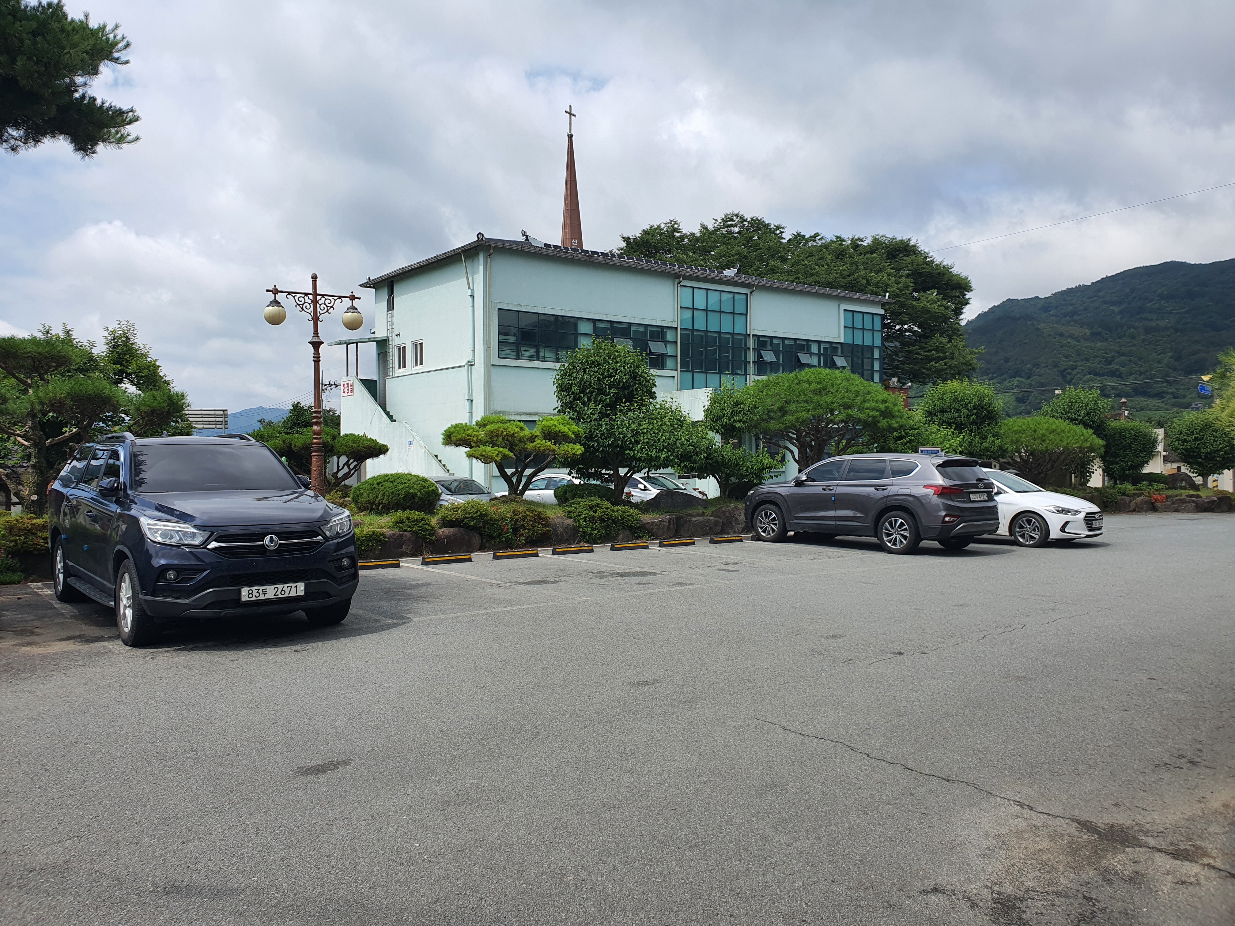 산동면사무소 본관앞 주차장 2