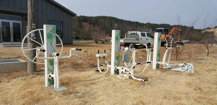 동막4리 마을회관 야외운동기구 1