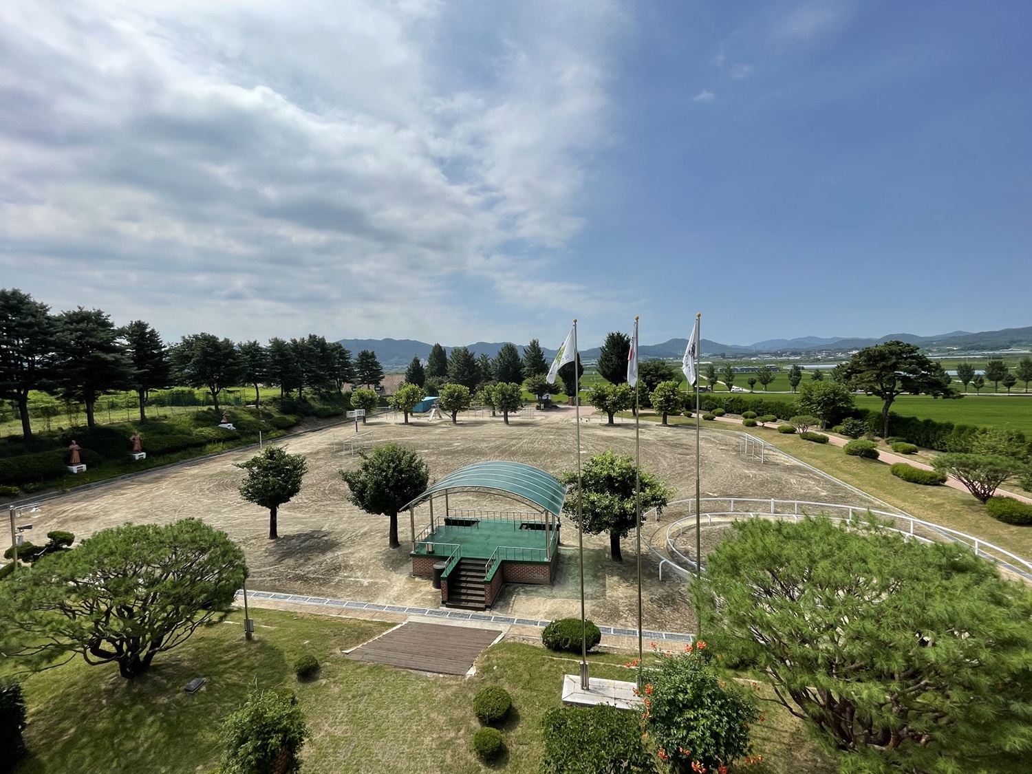 덕신초등학교 운동장 1