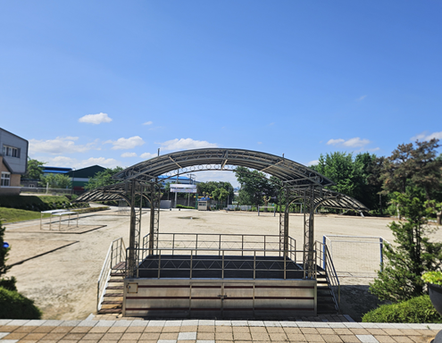 청룡초등학교 운동장 1