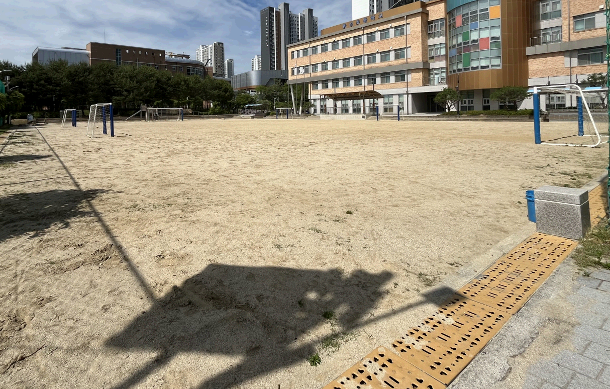 동성초등학교 운동장 1