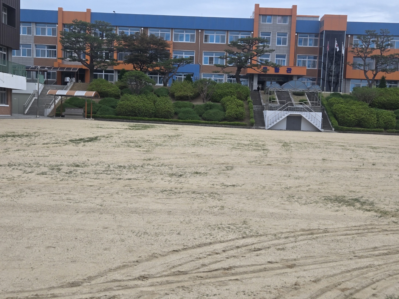 충북반도체고등학교 운동장 3