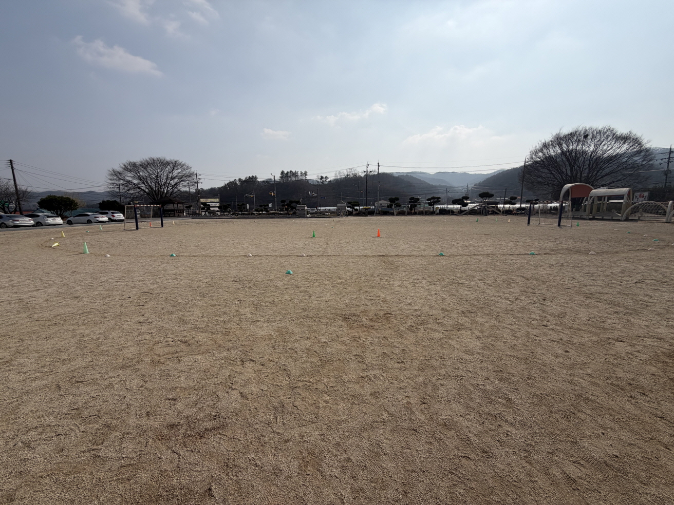 성암초등학교 운동장 1