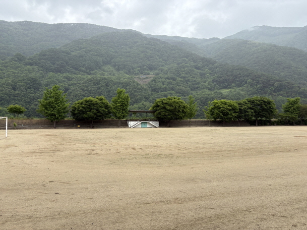 영춘중학교 운동장 1