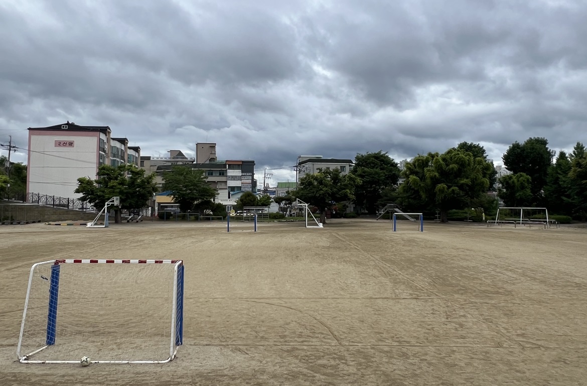 진천상산초등학교 운동장 1