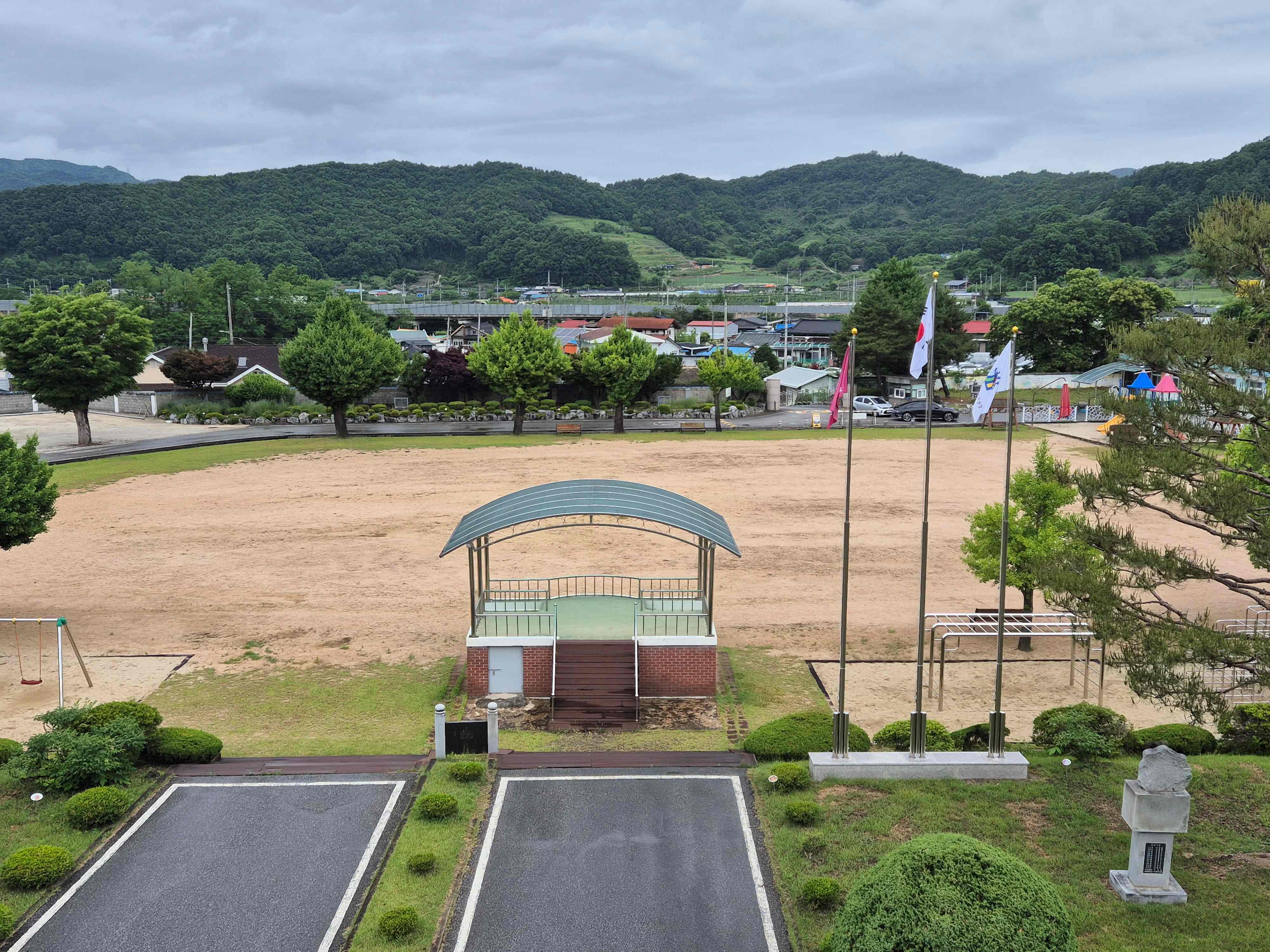 수회초등학교 운동장 1