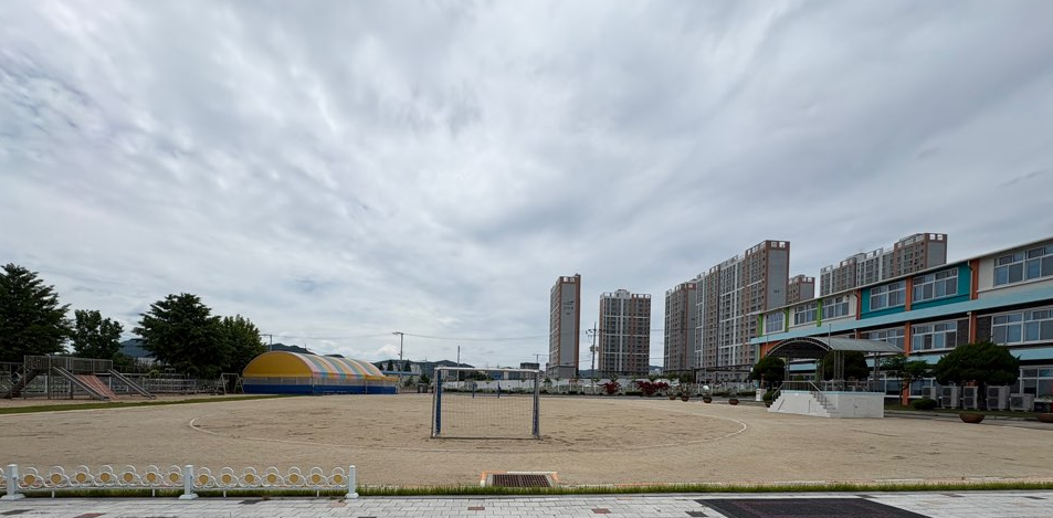 평곡초등학교 운동장 1
