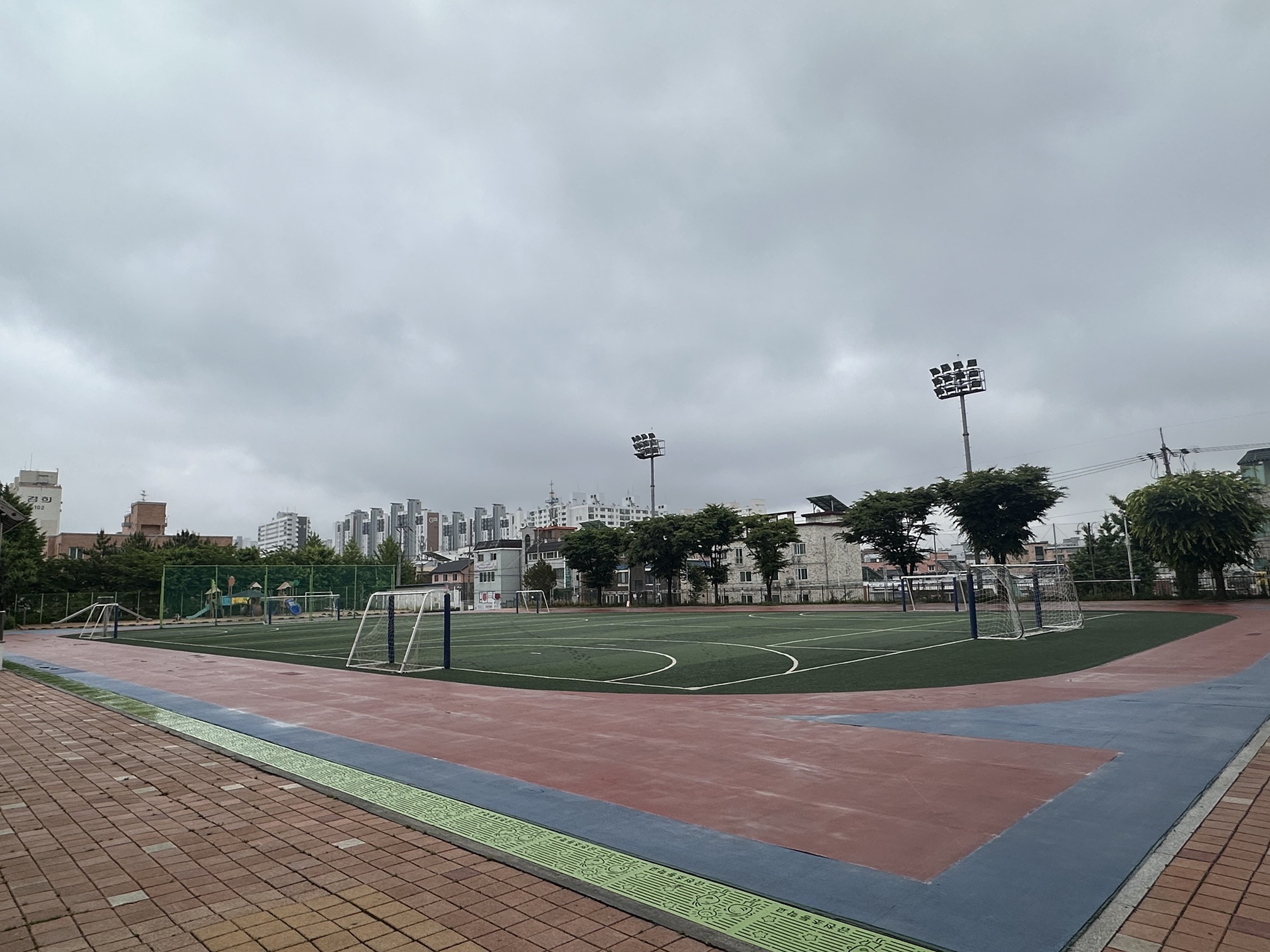금천초등학교 운동장 1