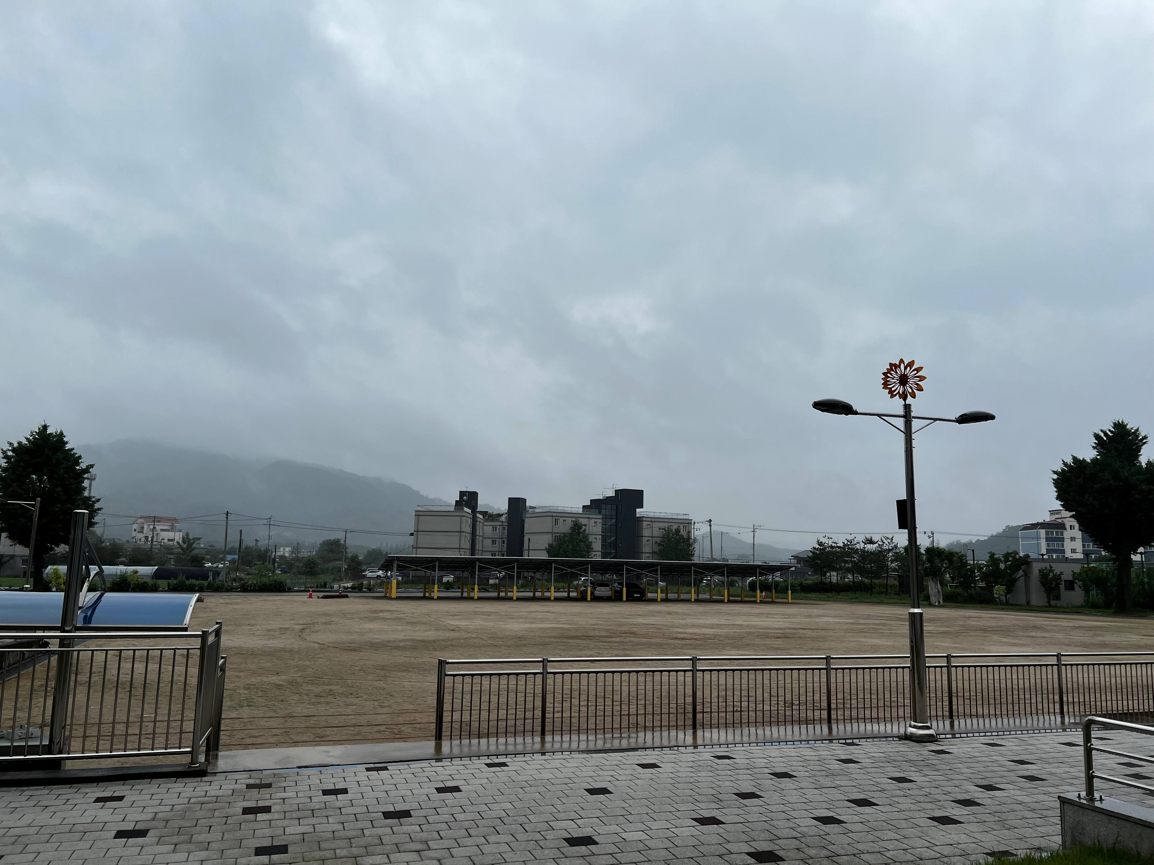 산척초중학교 운동장 1