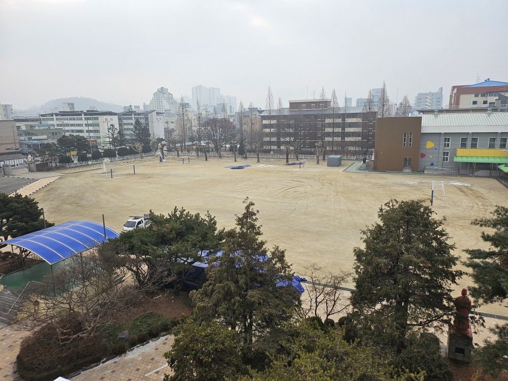 청주 주성초등학교 운동장 1