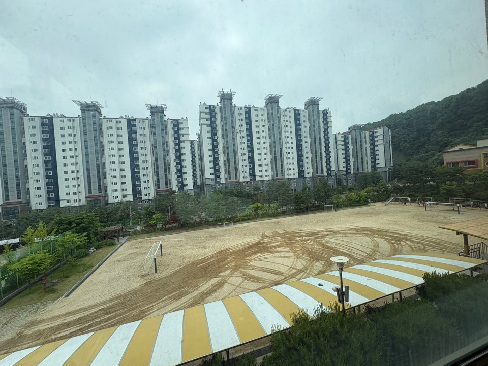 산남초등학교 운동장 1