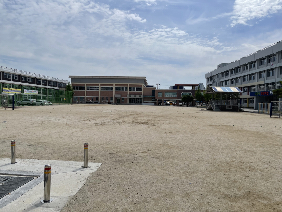 덕벌초등학교 운동장 1