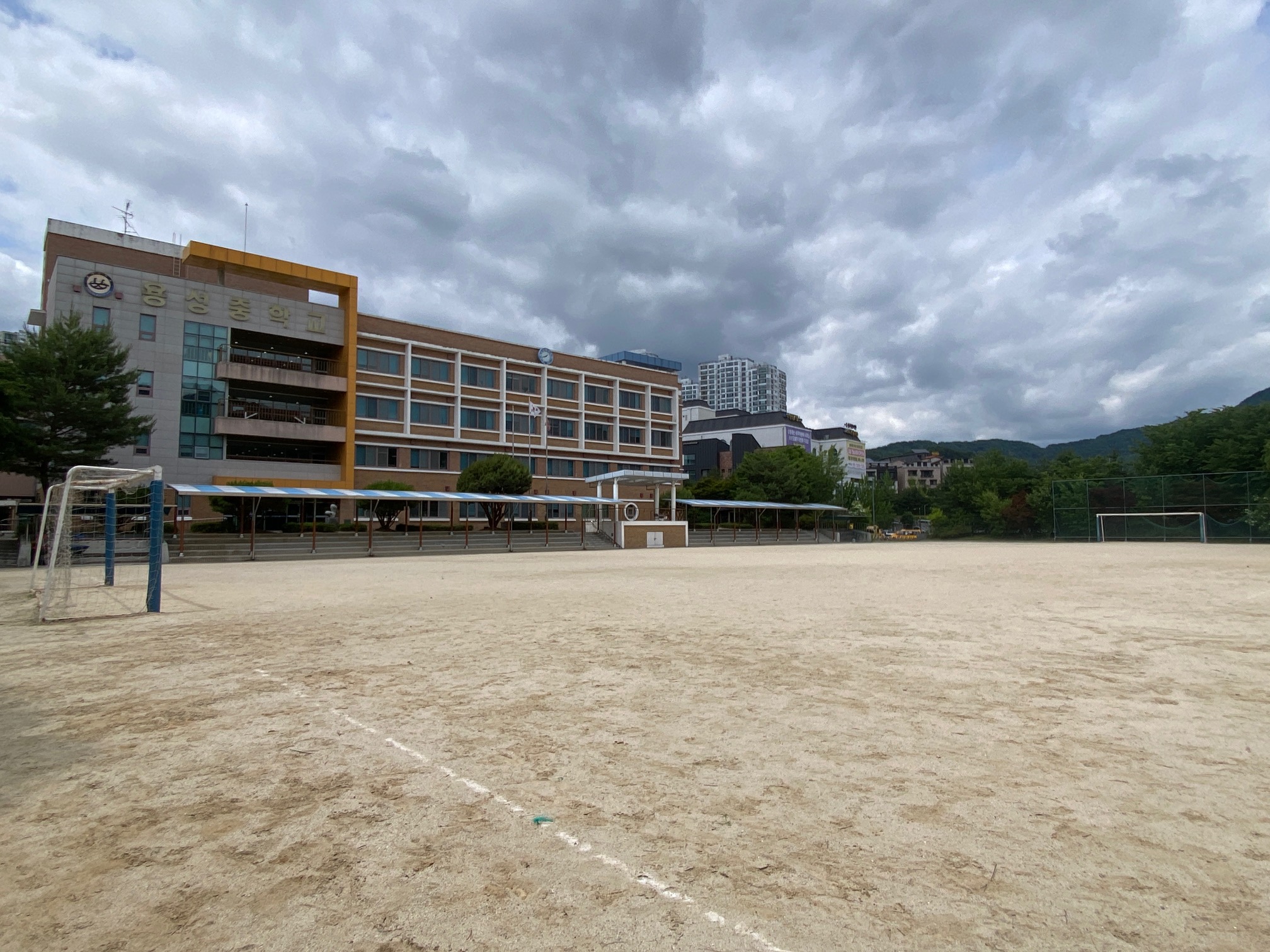 용성중학교 운동장 1