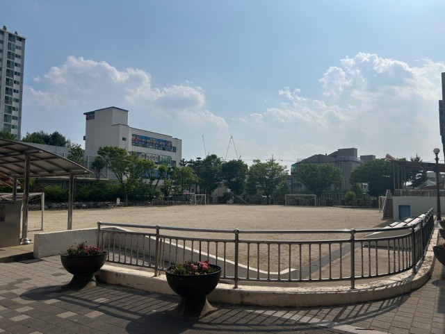 충주용산초등학교 운동장 2