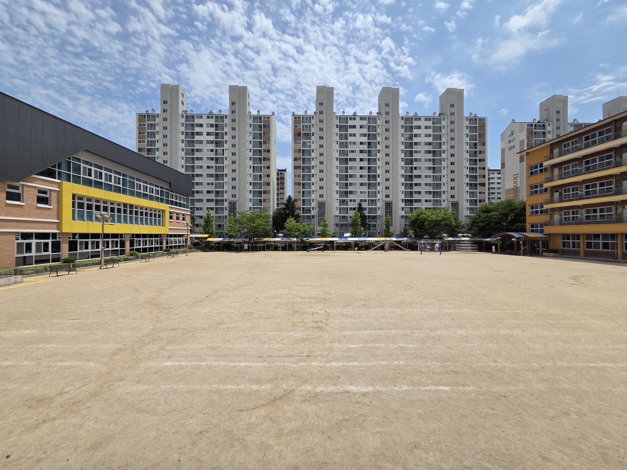 탄금초등학교 운동장 1