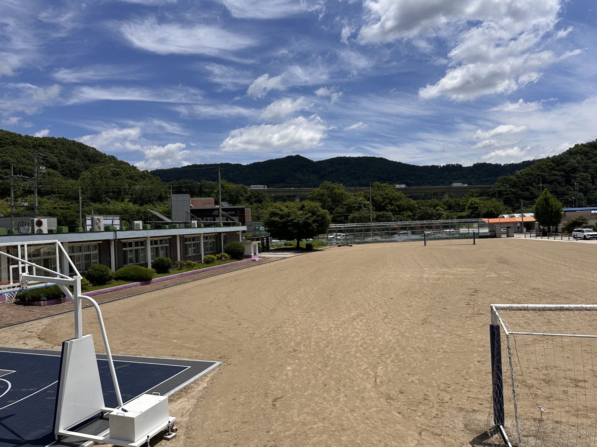 회인중학교 운동장 1